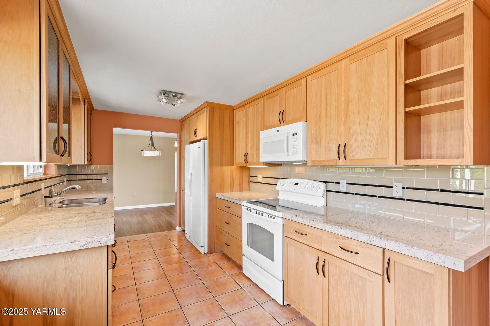 220 N 42nd Ave