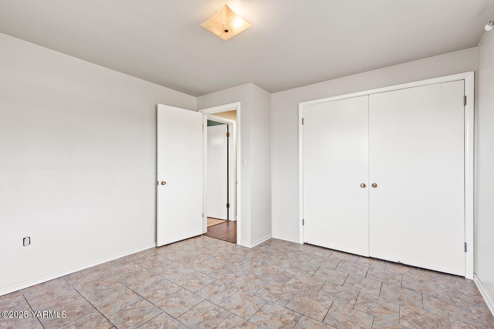 220 N 42nd Ave