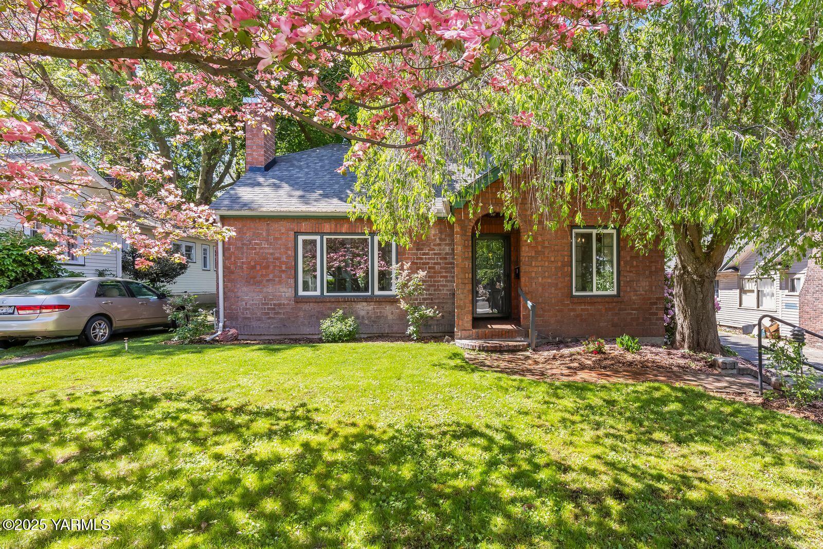 220 N 23rd Ave