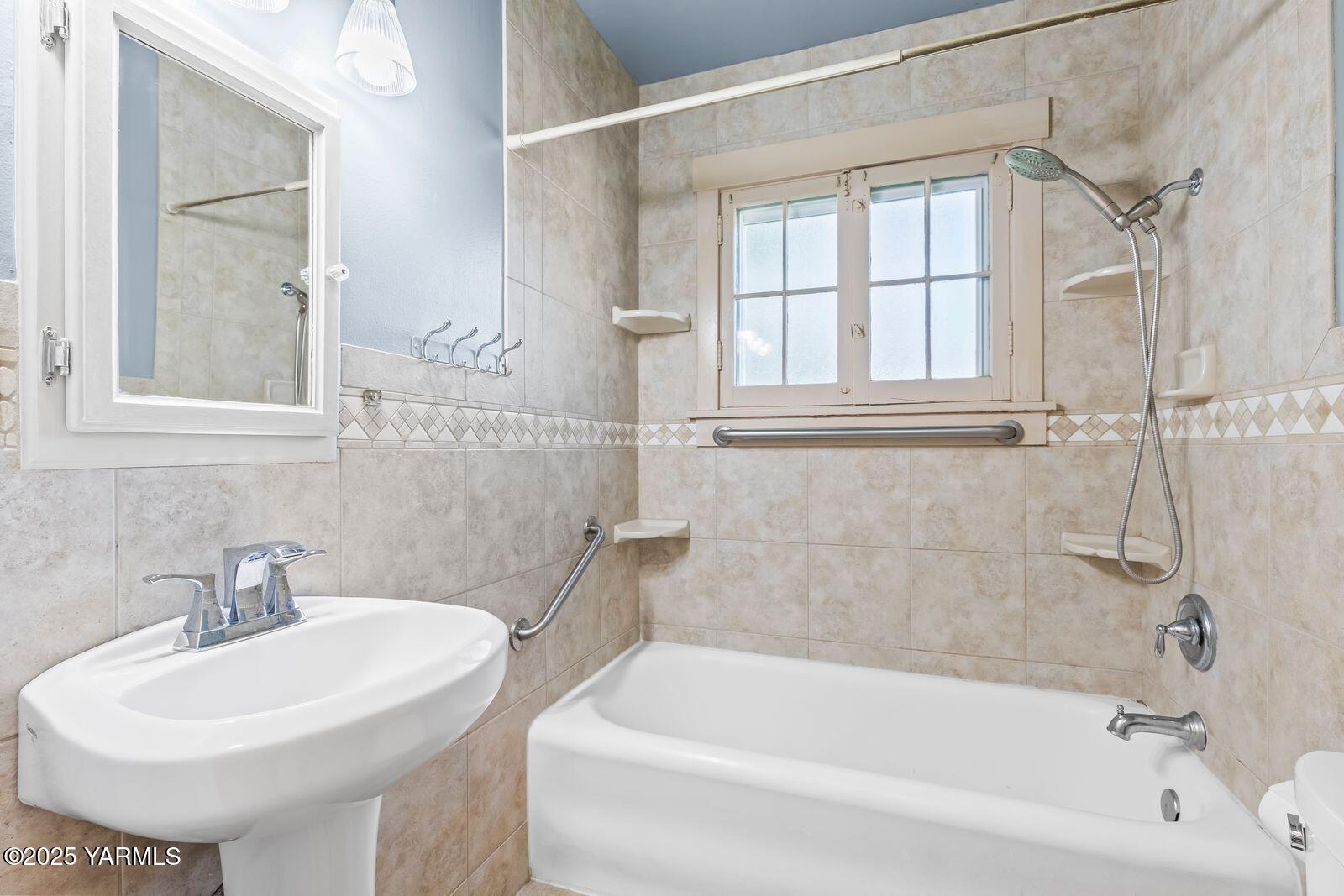 220 N 23rd Ave