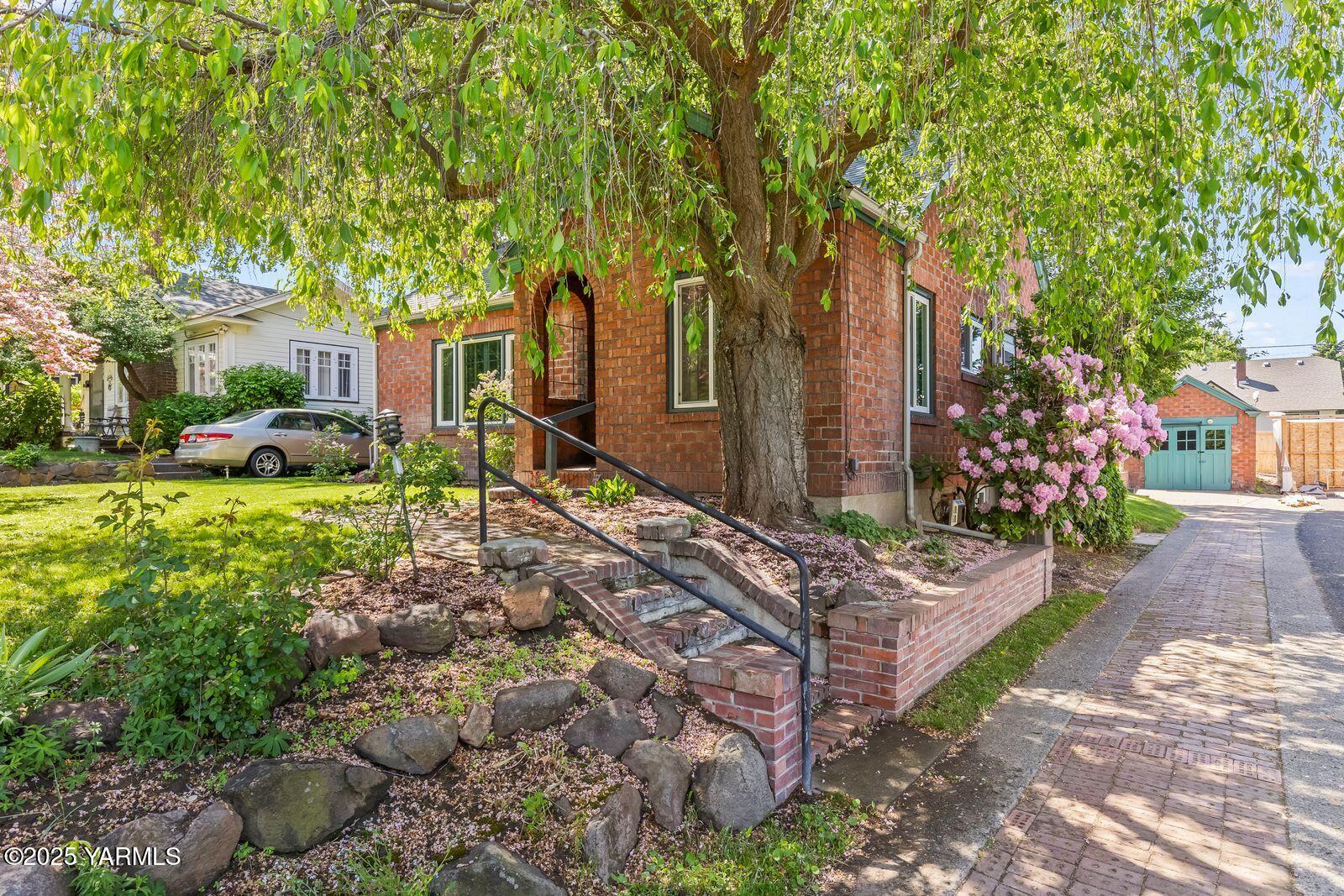 220 N 23rd Ave