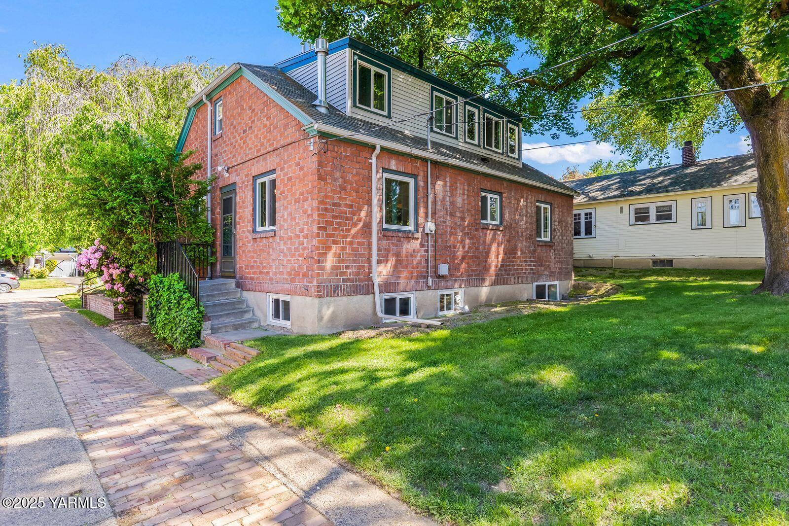 220 N 23rd Ave