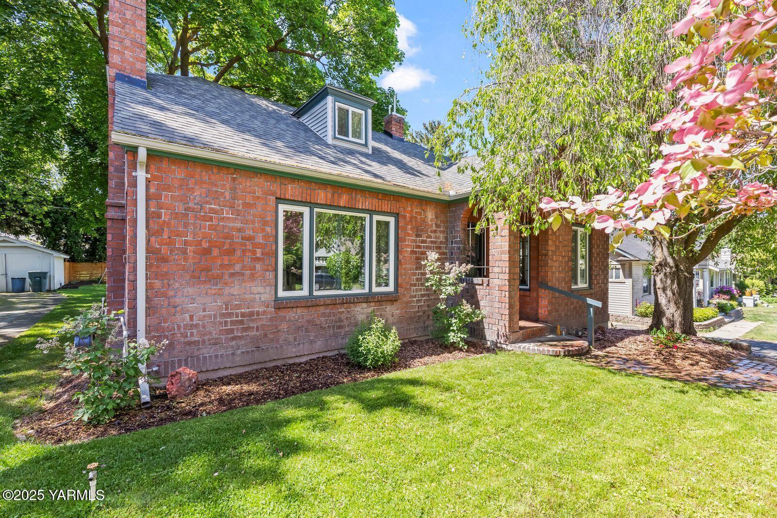 220 N 23rd Ave