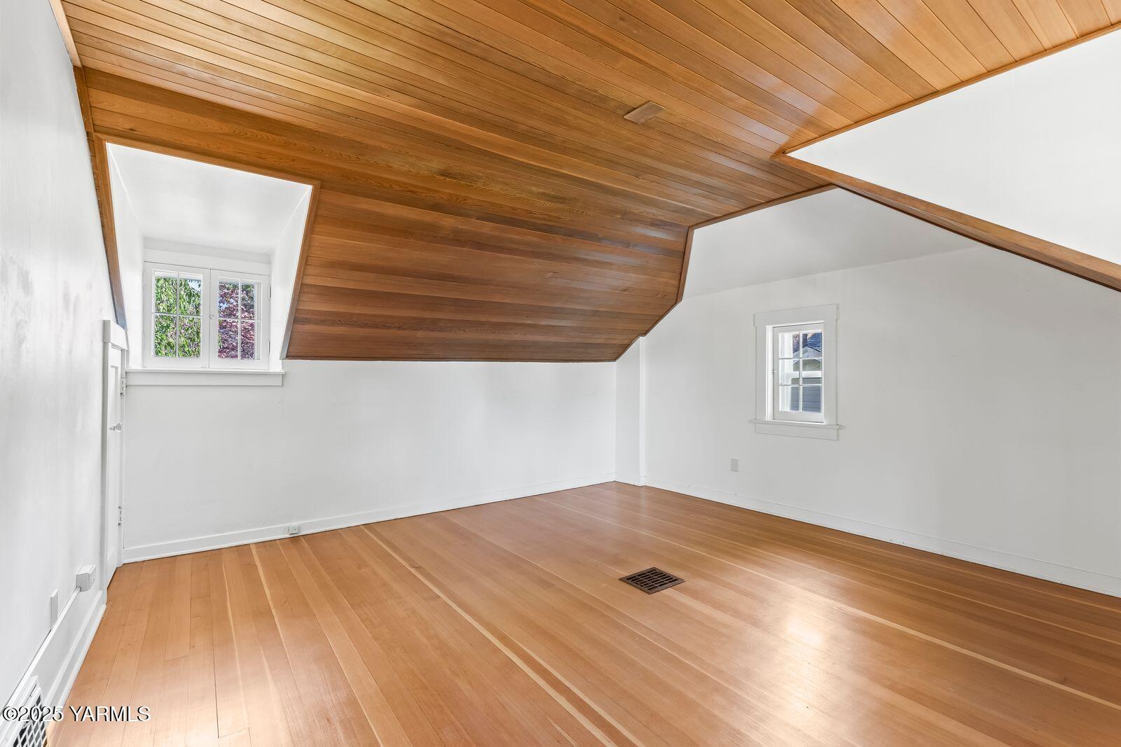 220 N 23rd Ave