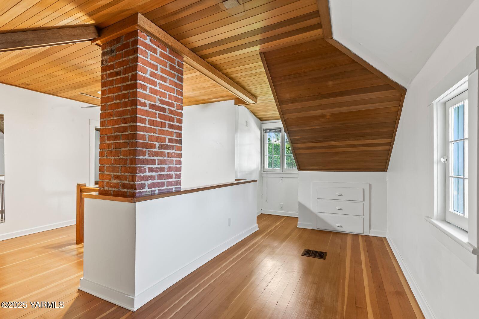 220 N 23rd Ave