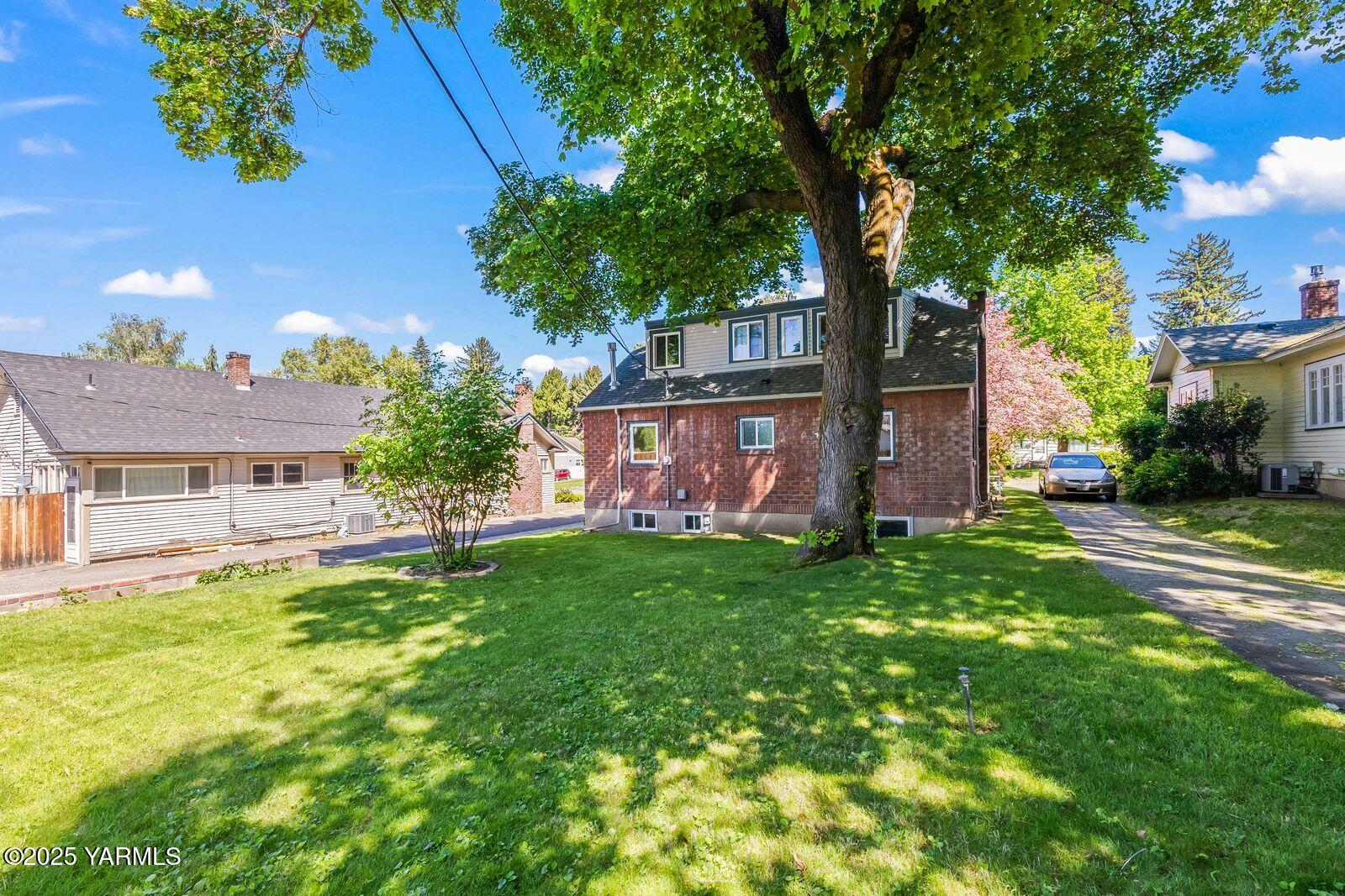 220 N 23rd Ave