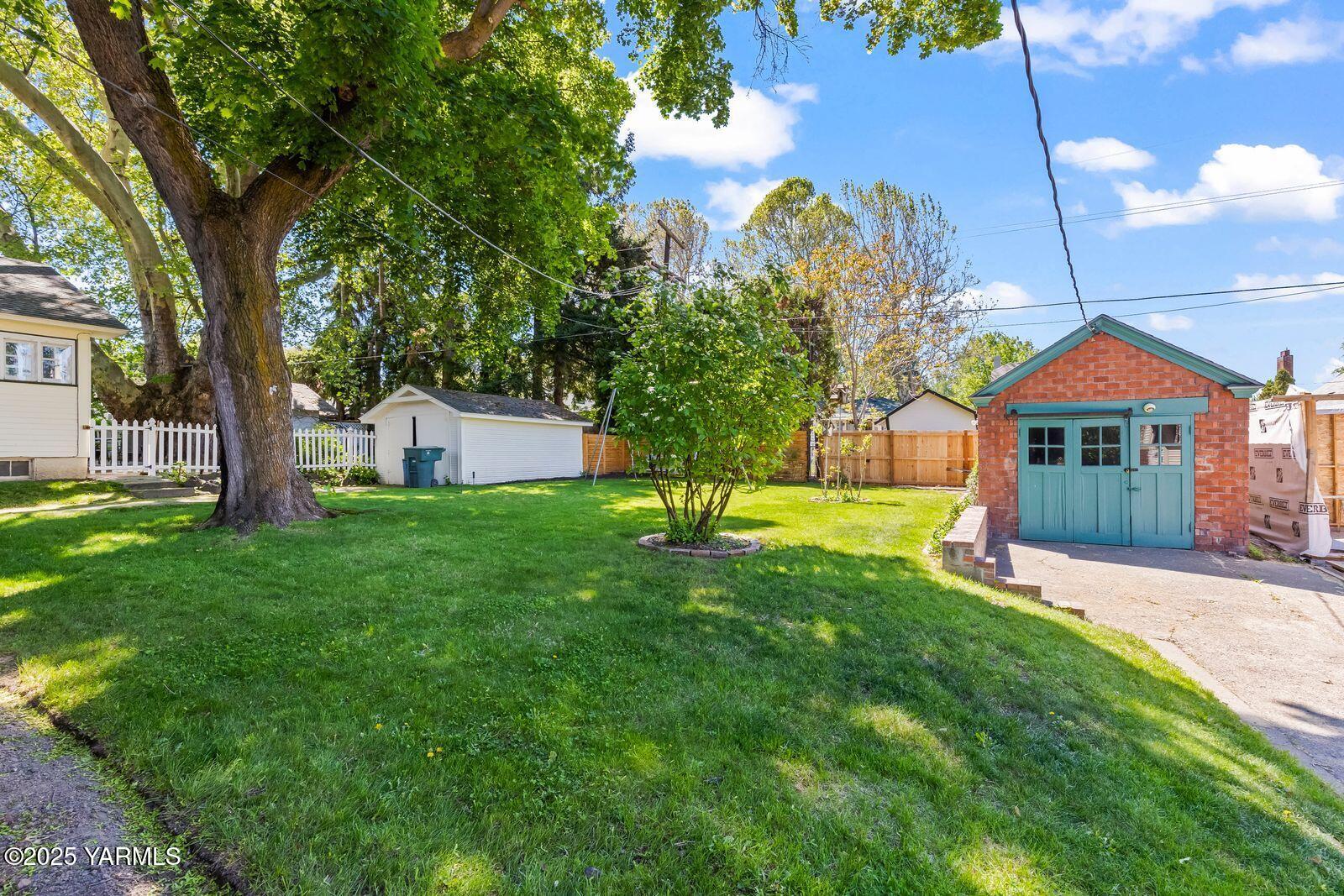 220 N 23rd Ave