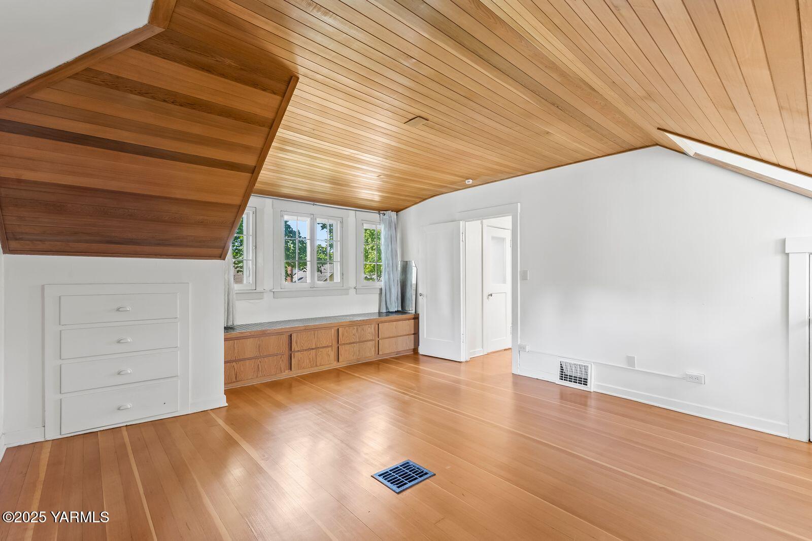220 N 23rd Ave
