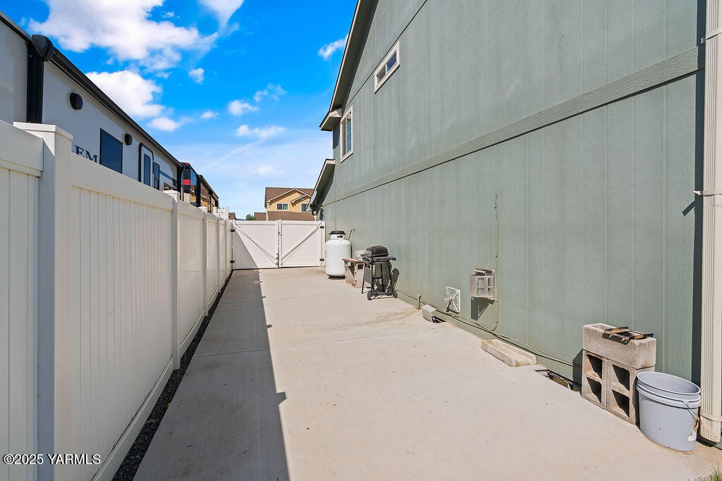 2011 S 58th Ave