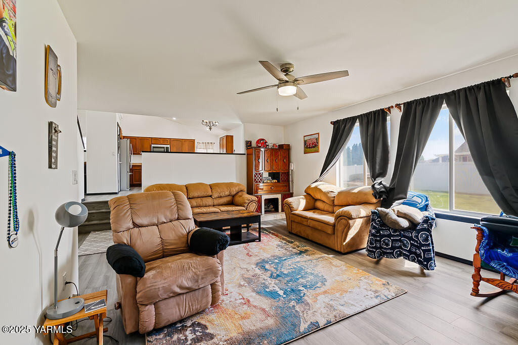 2011 S 58th Ave