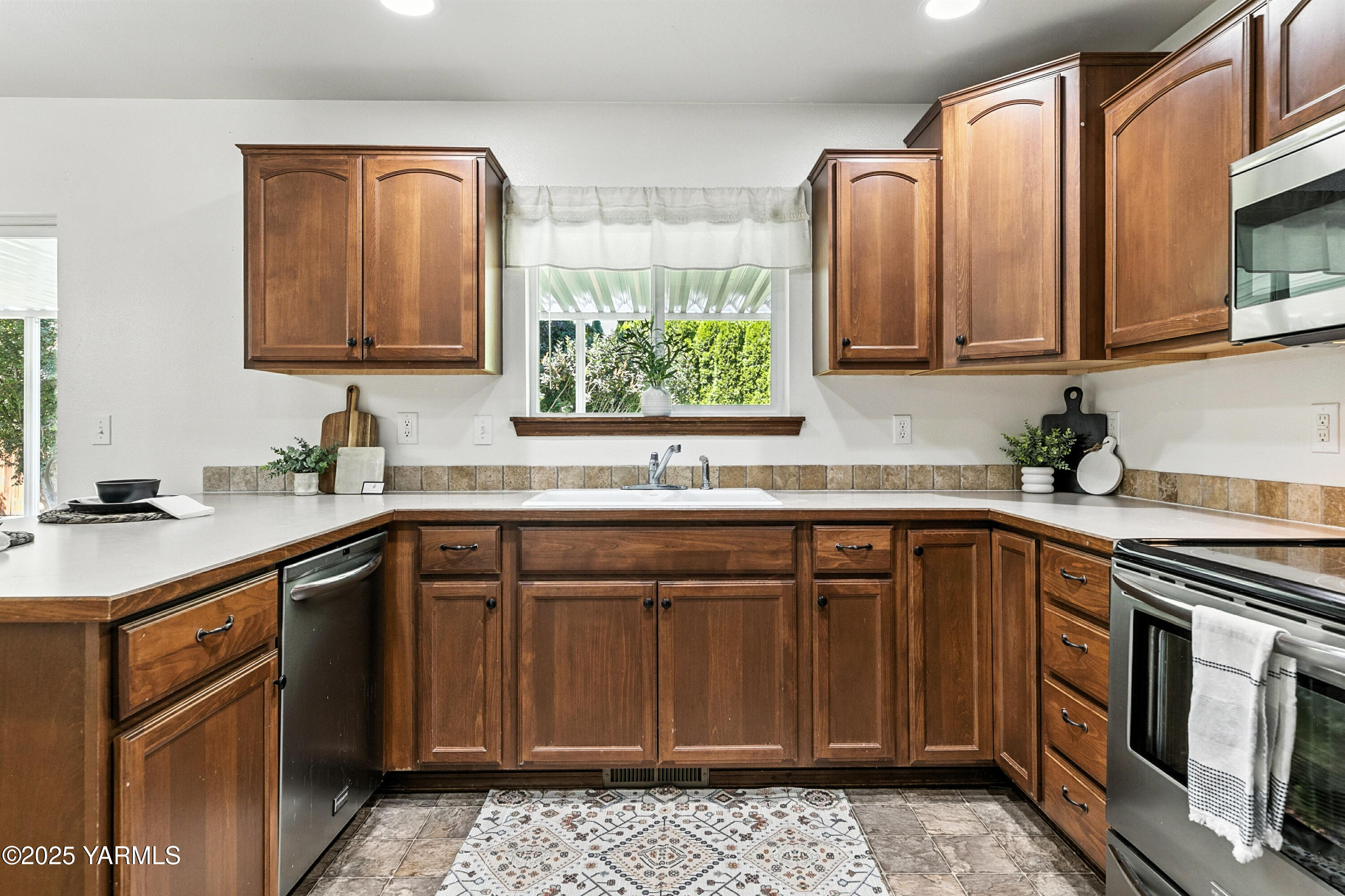 5807 W Whatcom Ave