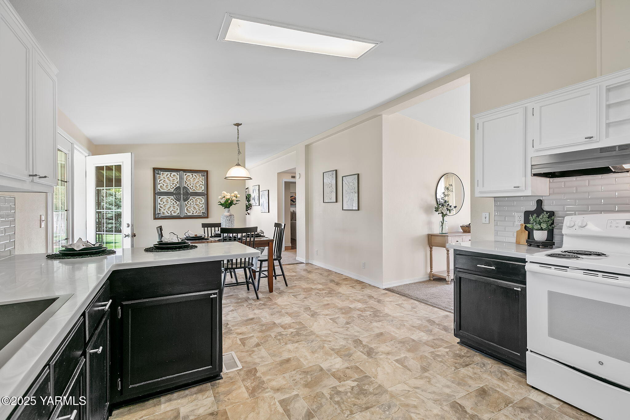 2561 Mapleway Rd