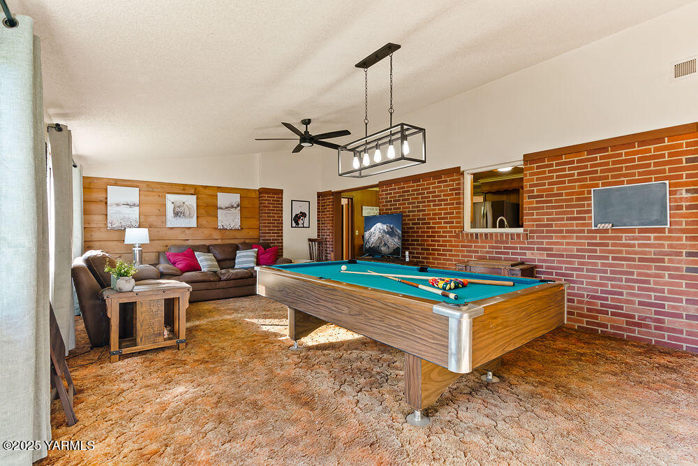 2706 Brackett Ave