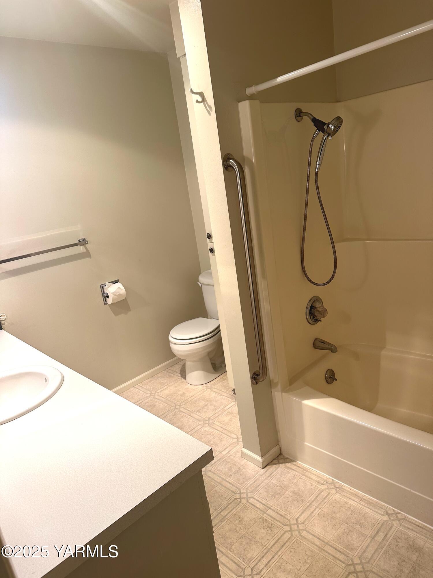 100 N 60th Ave Unit: 8