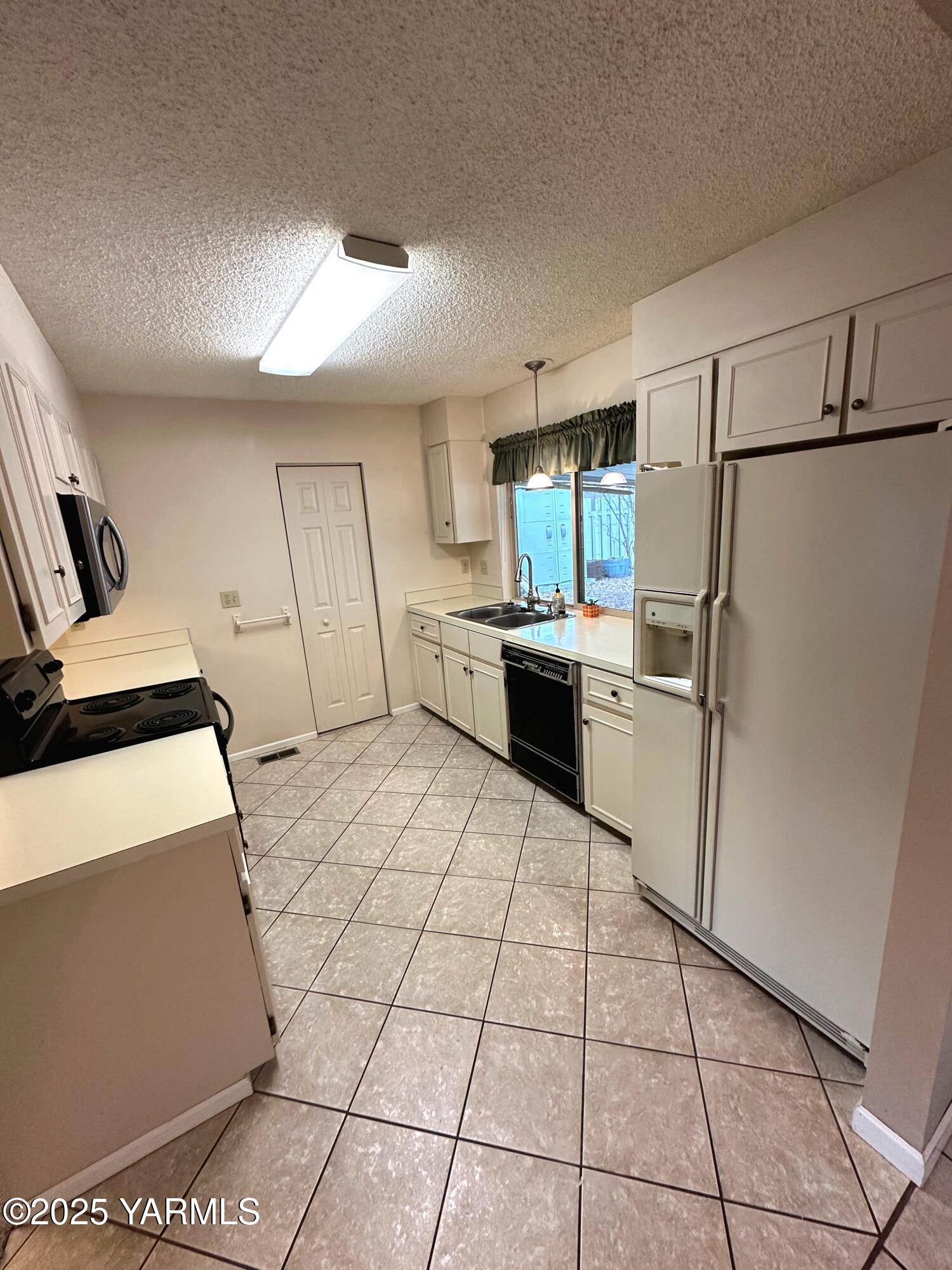 100 N 60th Ave Unit: 8