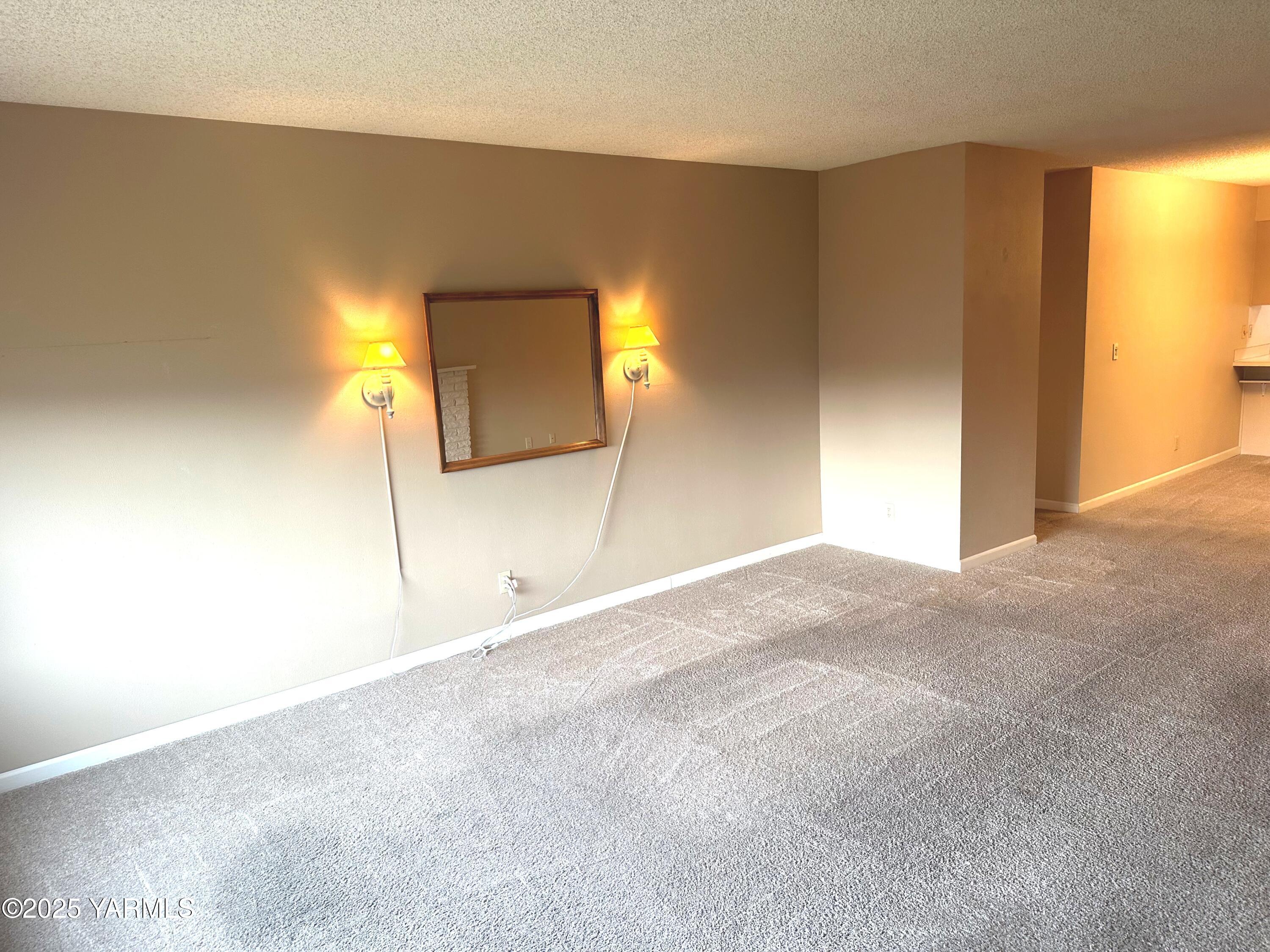 100 N 60th Ave Unit: 8