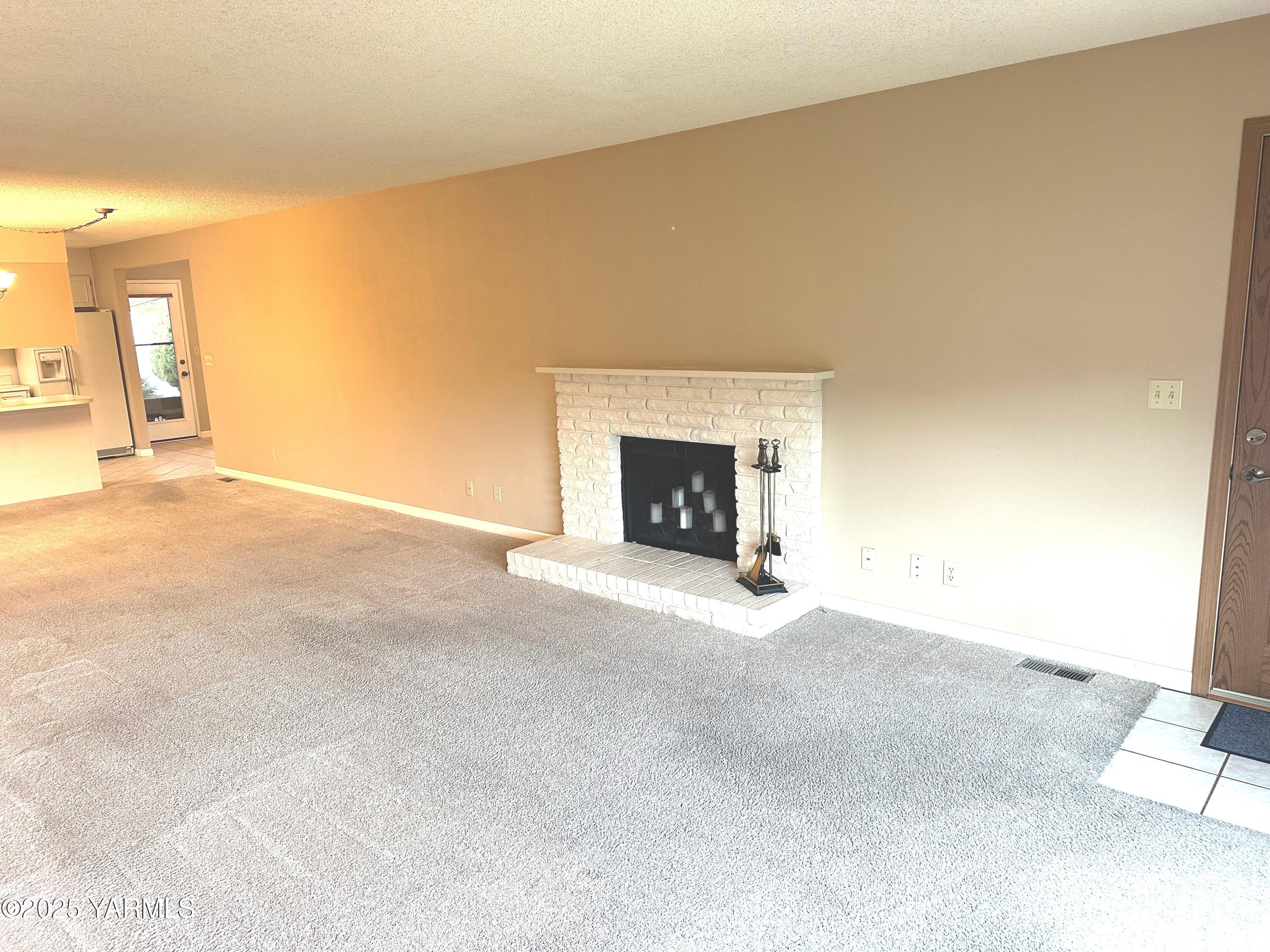 100 N 60th Ave Unit: 8