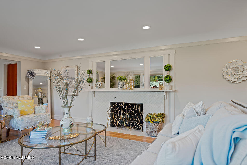 2008 Summitview Ave