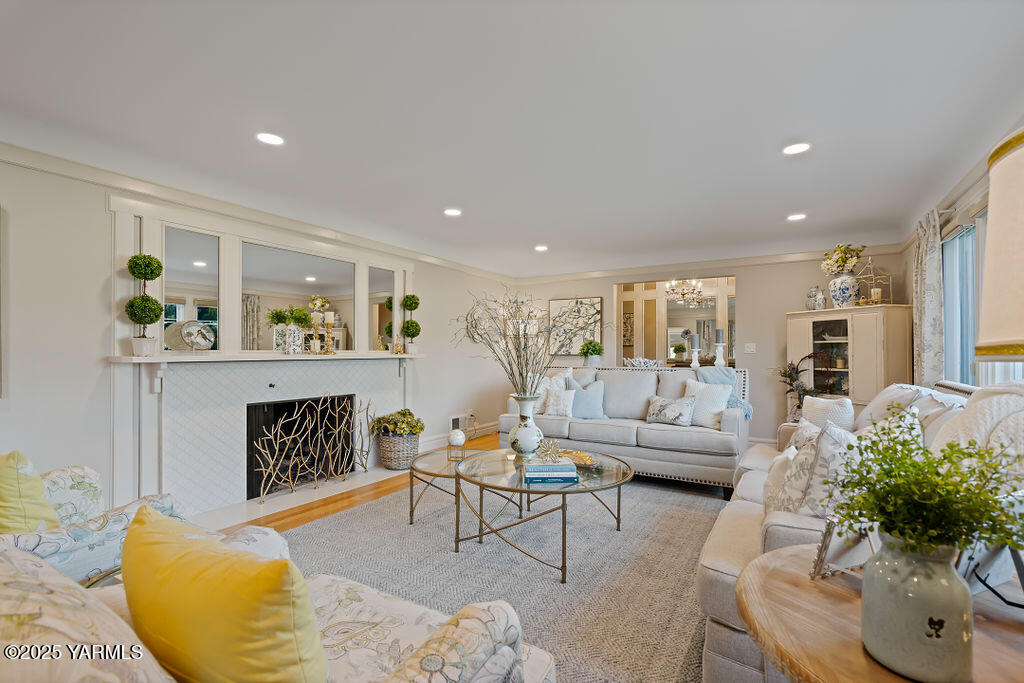 2008 Summitview Ave