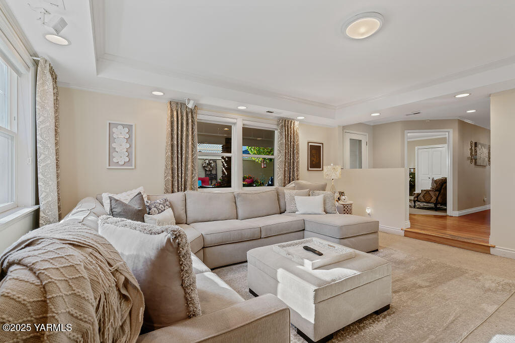 2008 Summitview Ave
