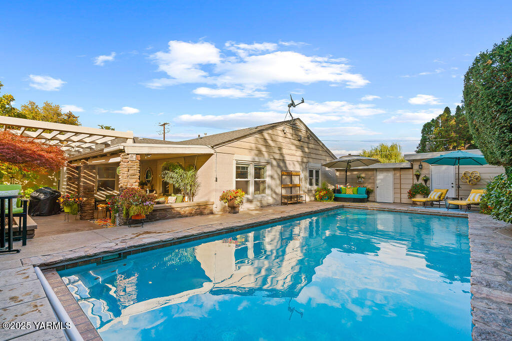 2008 Summitview Ave