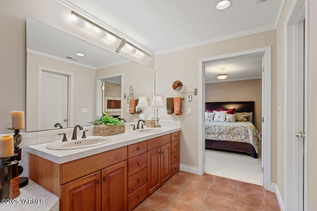 2008 Summitview Ave