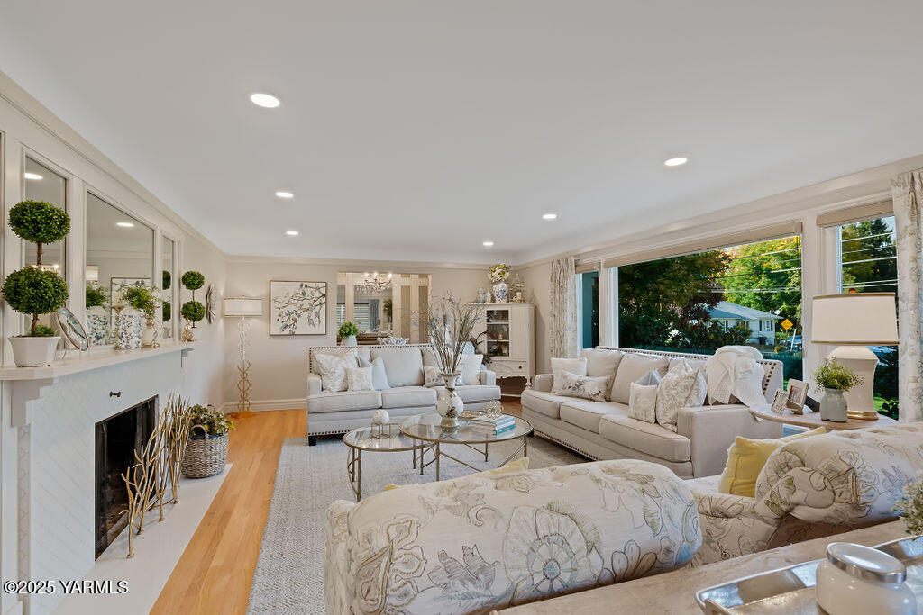 2008 Summitview Ave