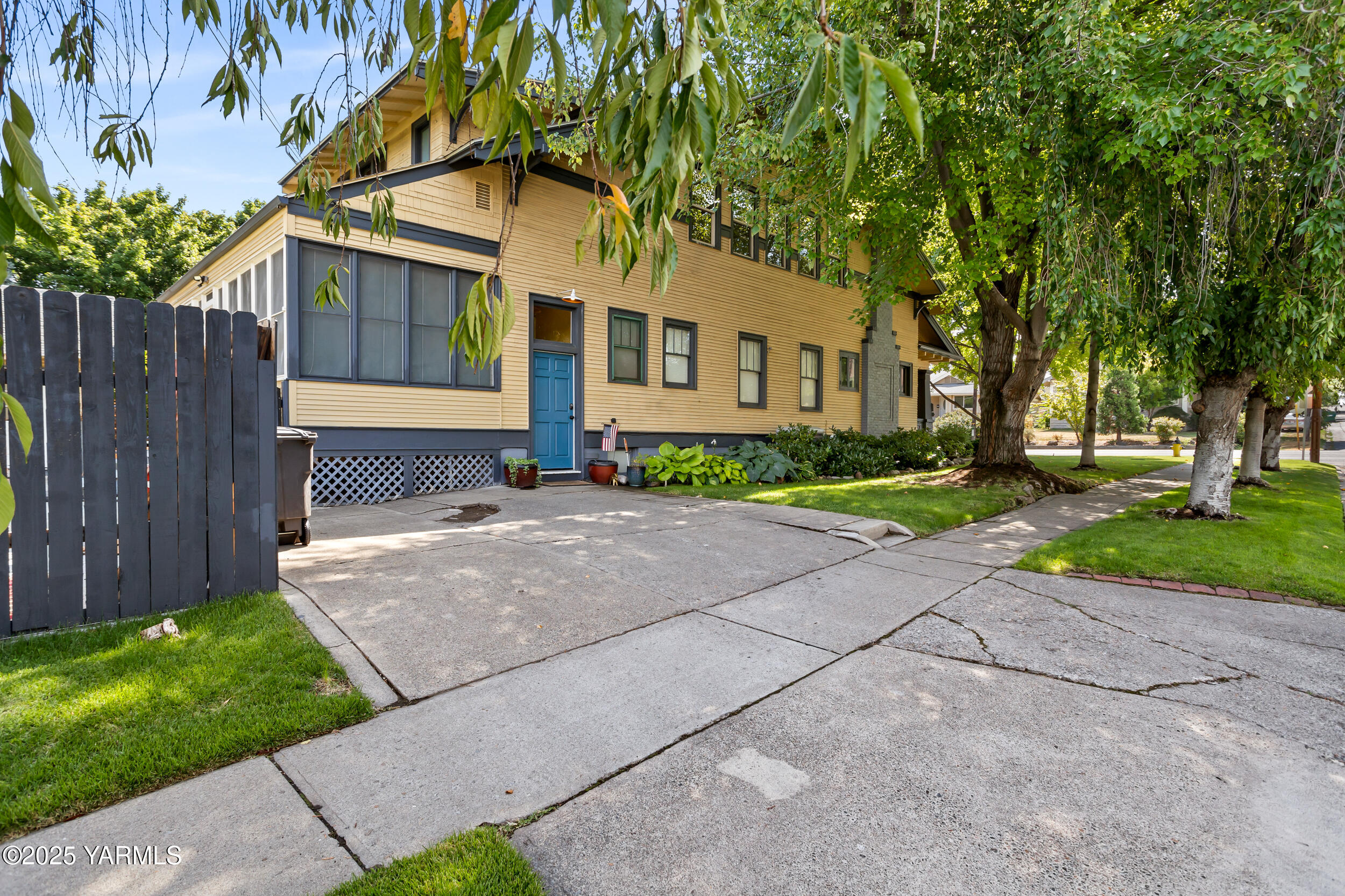 2215 Summitview Ave
