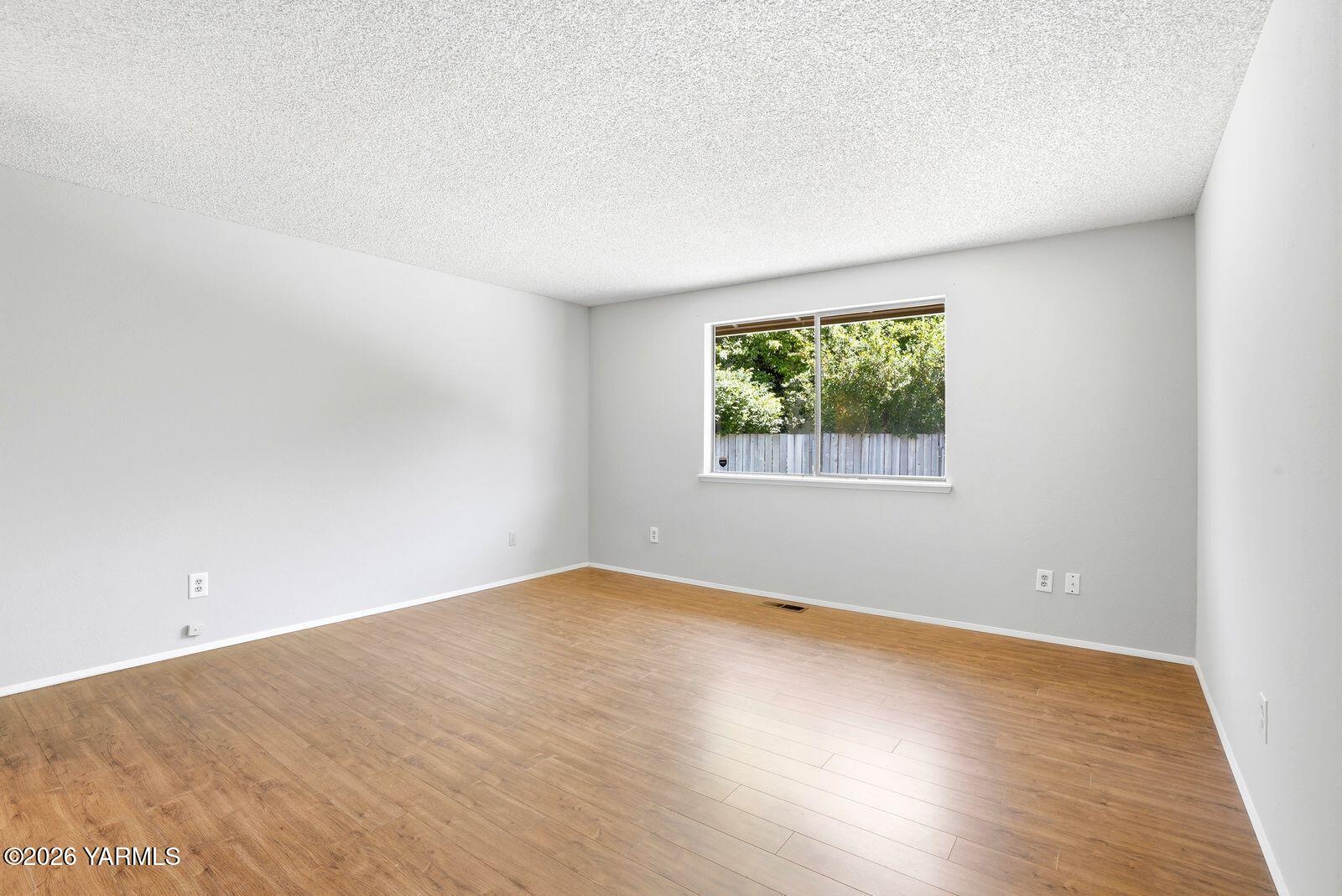 1609 S 72nd Ave