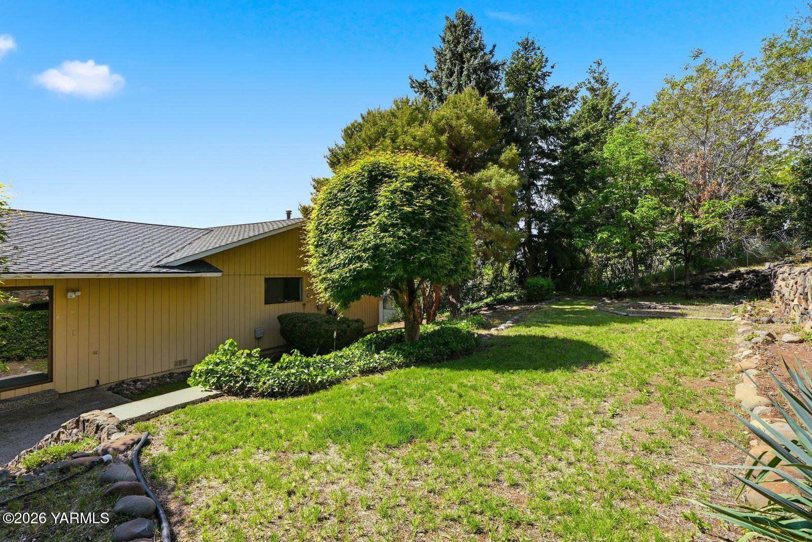 912 Carriage Hill Dr