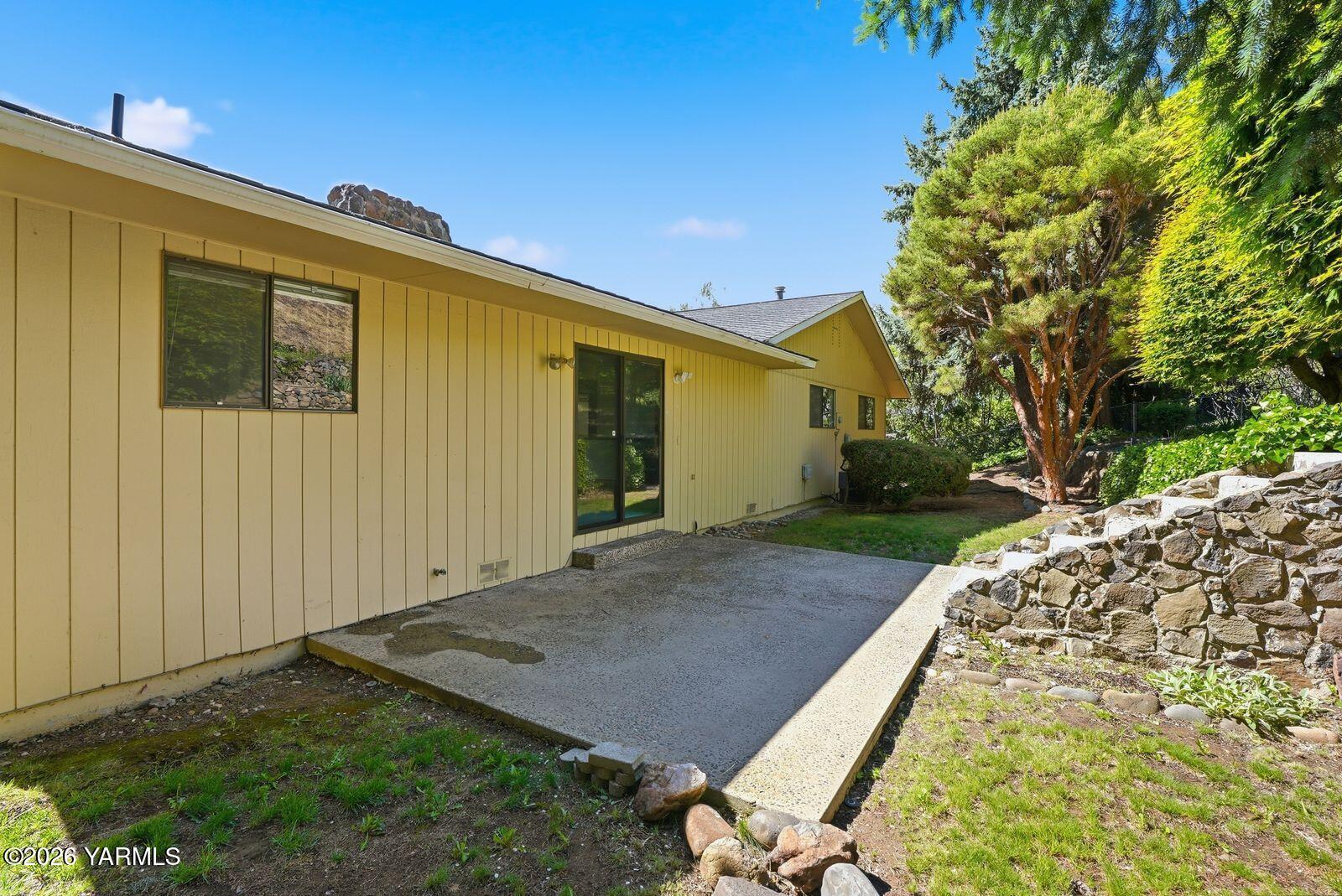 912 Carriage Hill Dr