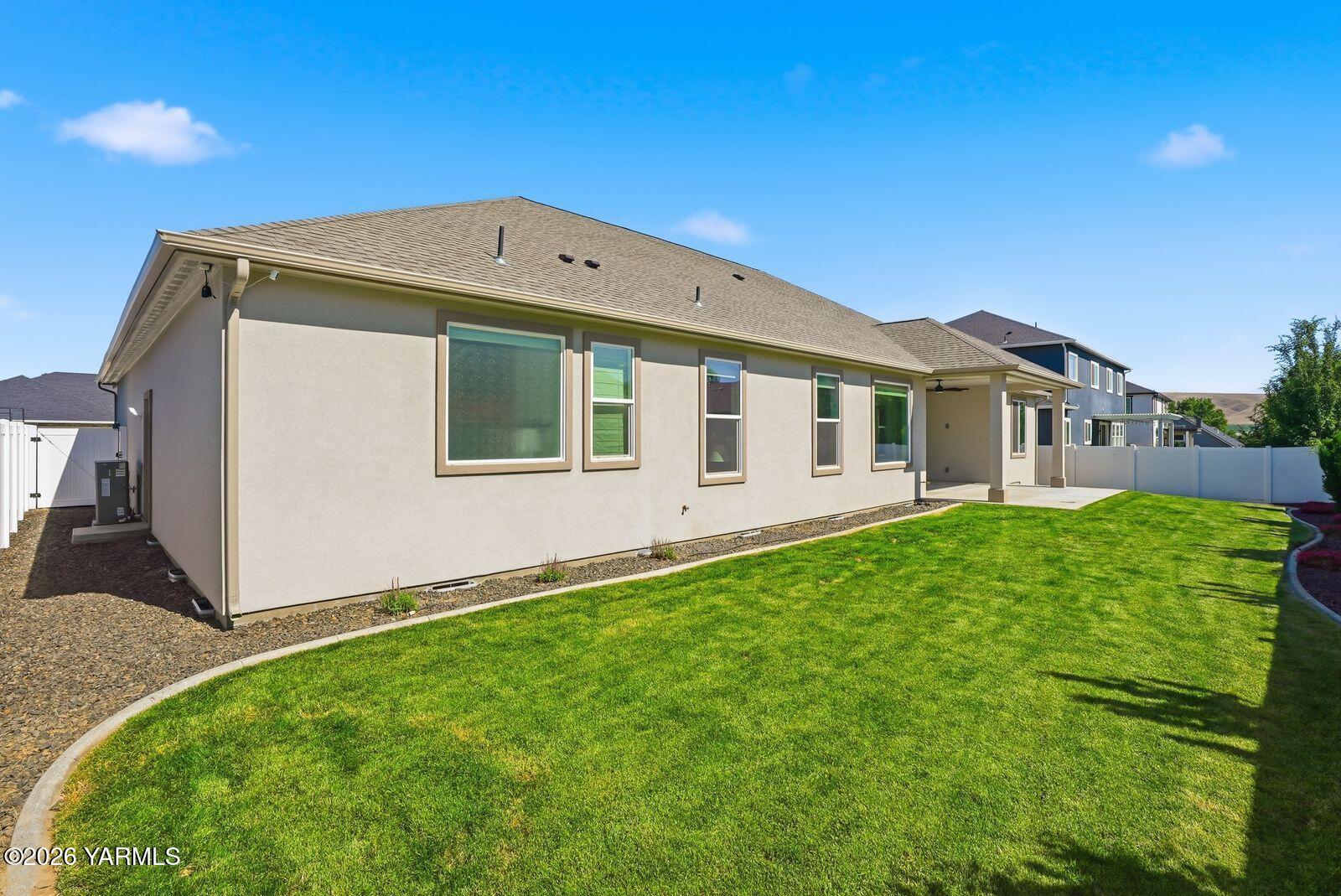 2106 S 74th Ave