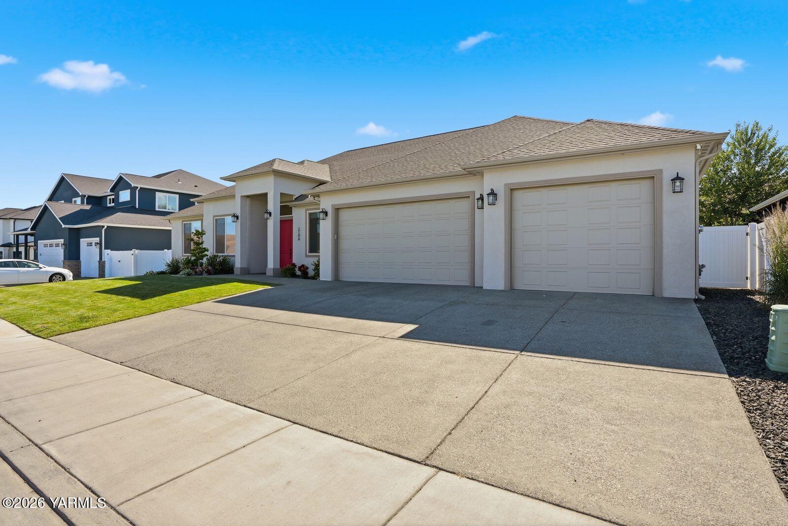 2106 S 74th Ave