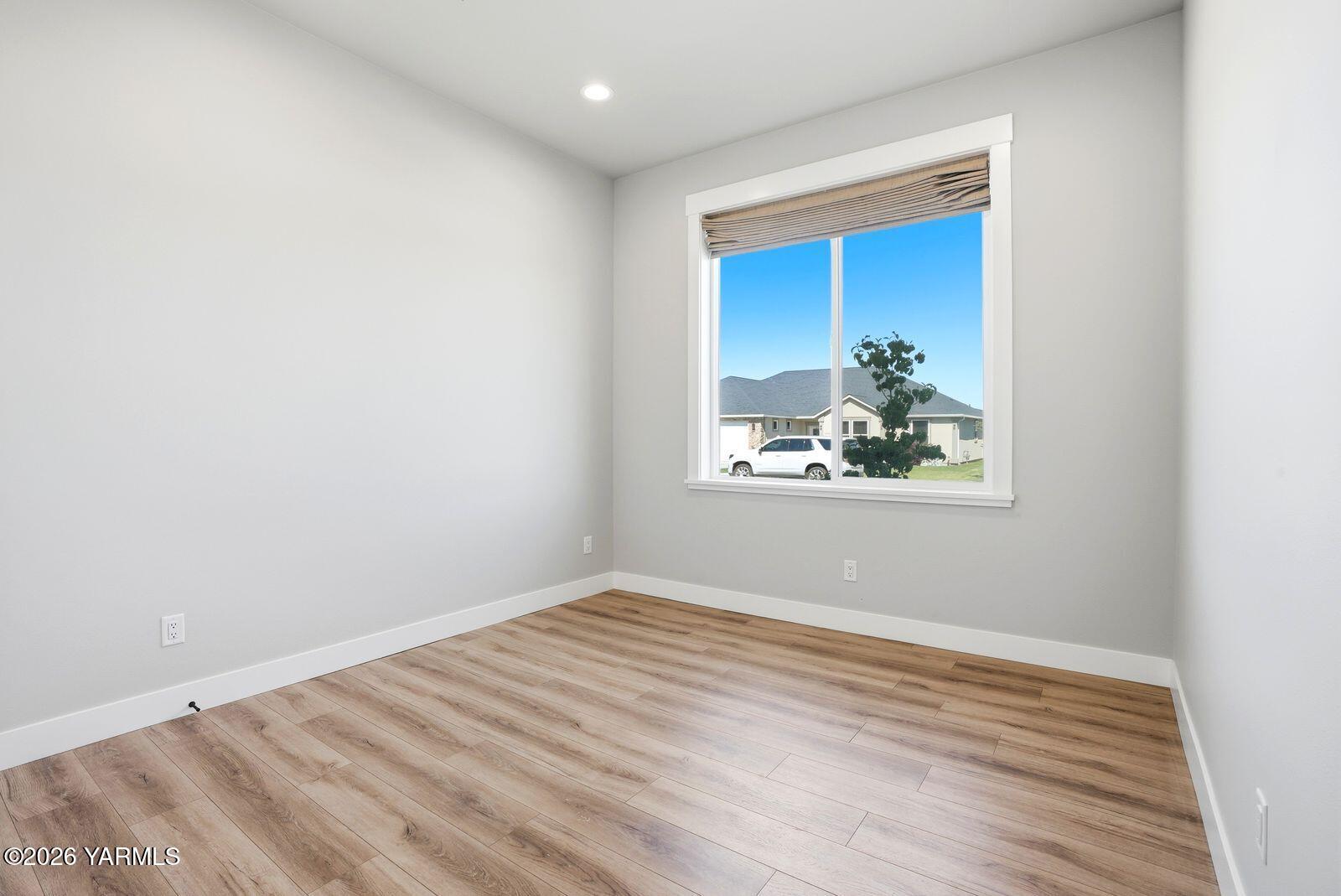 2106 S 74th Ave