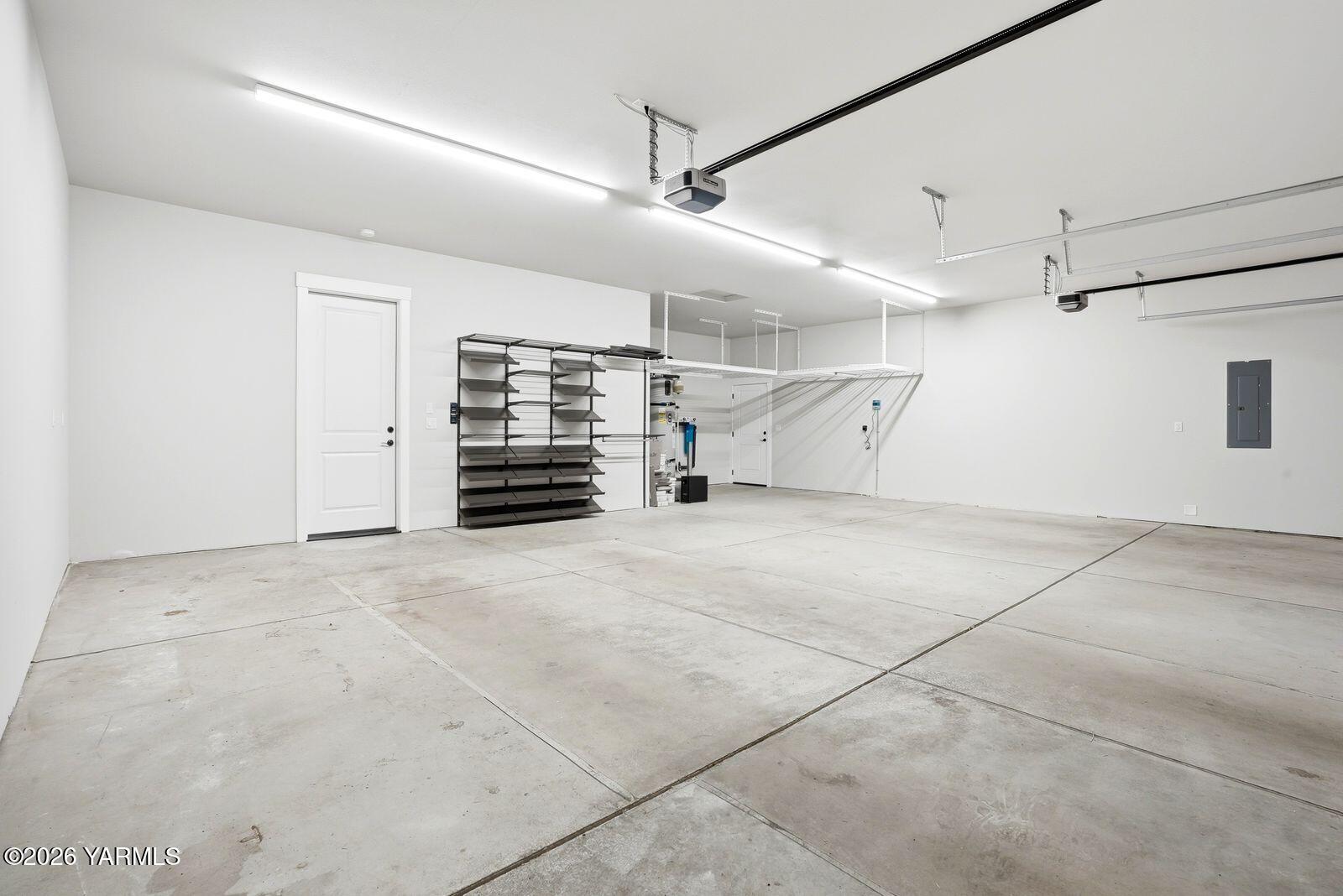 2106 S 74th Ave