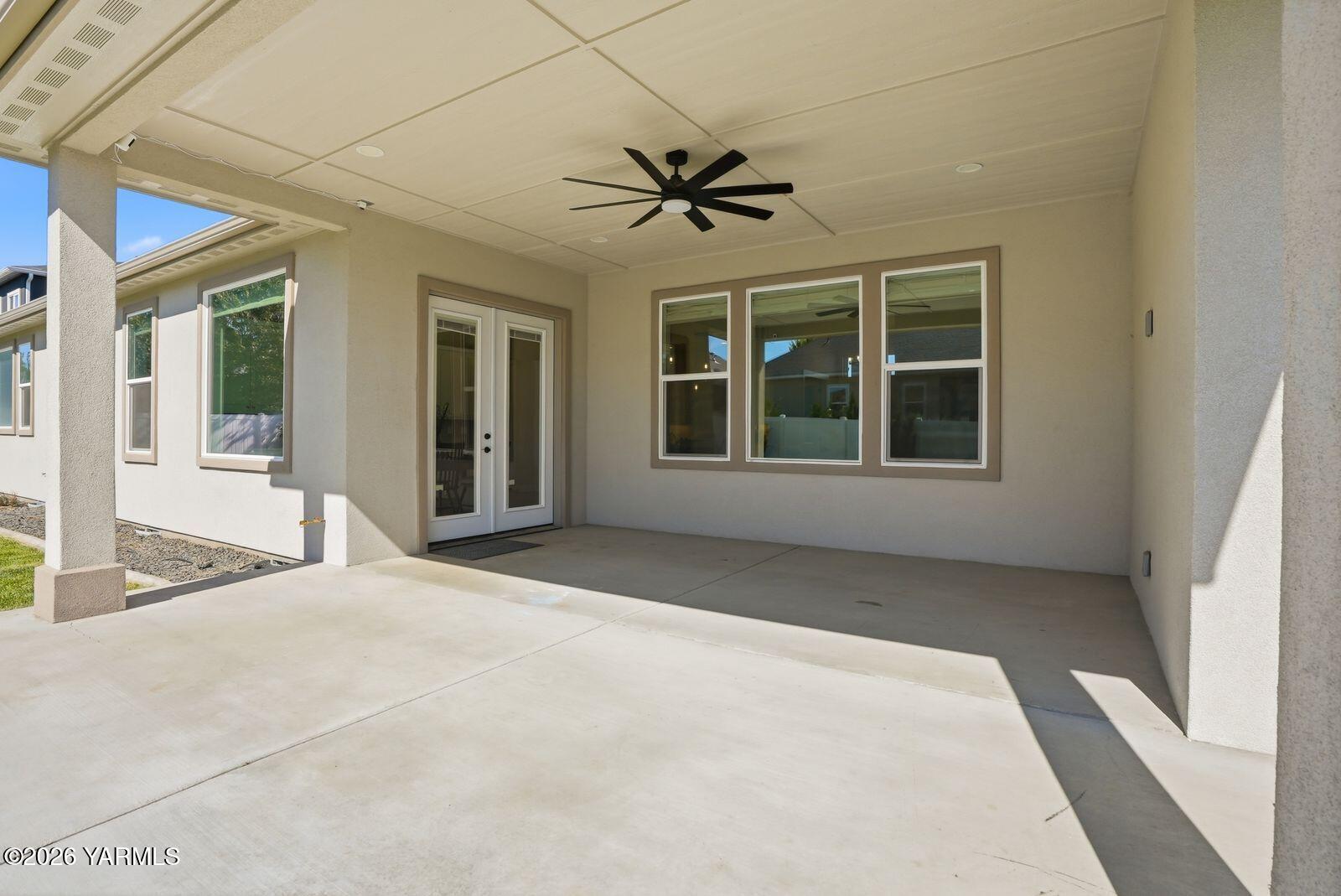 2106 S 74th Ave