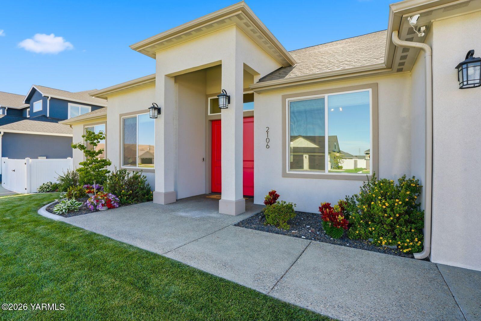 2106 S 74th Ave
