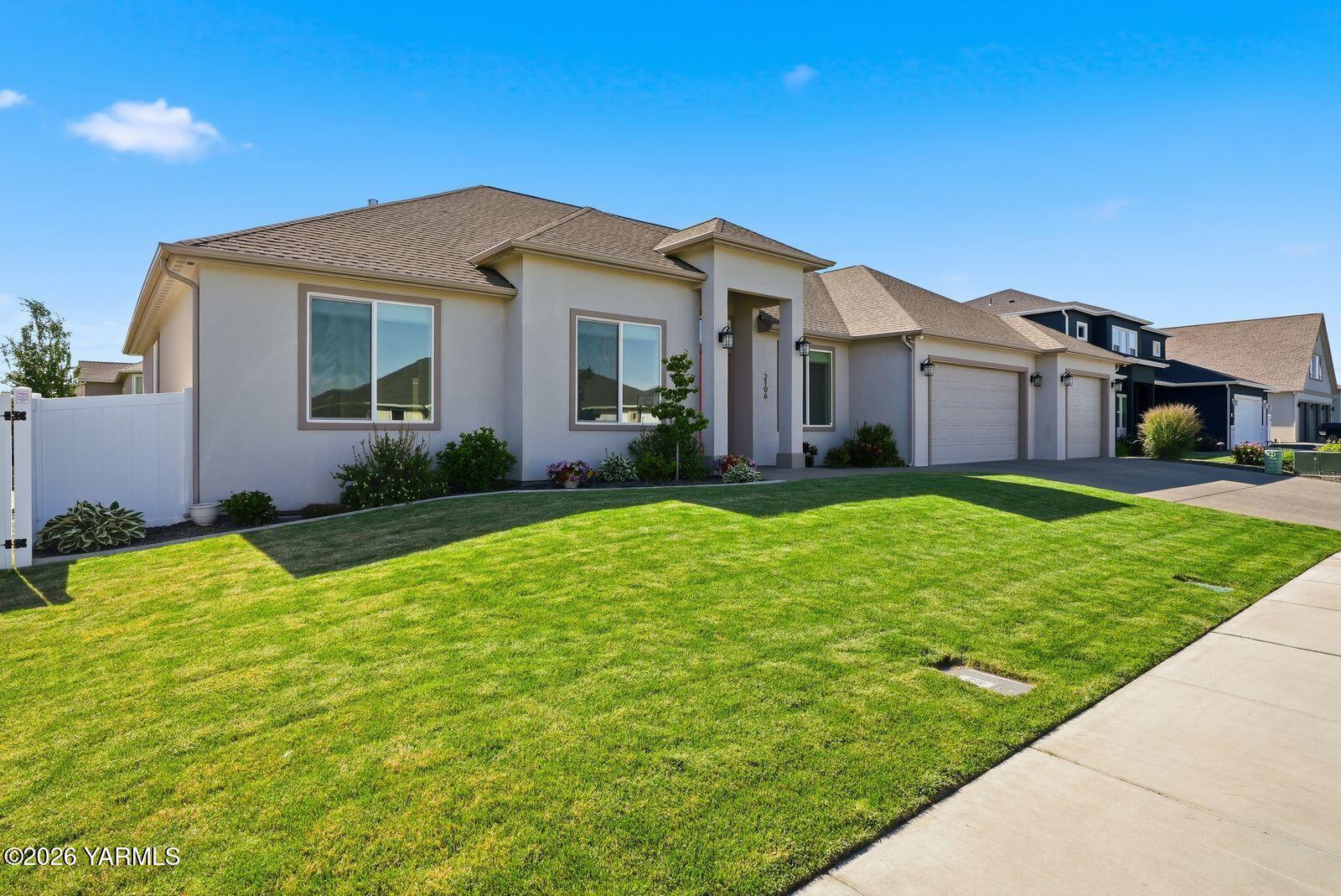 2106 S 74th Ave
