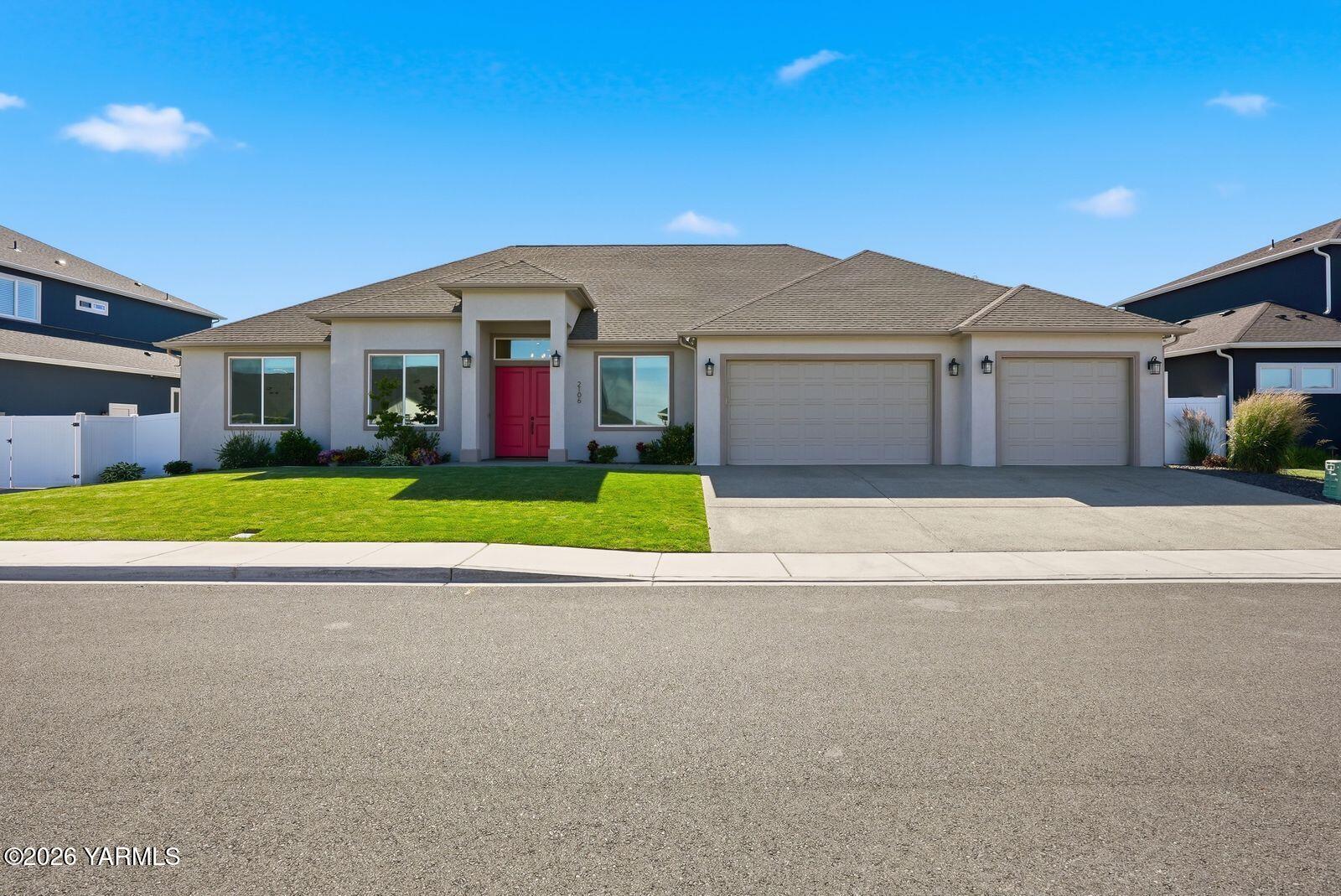 2106 S 74th Ave