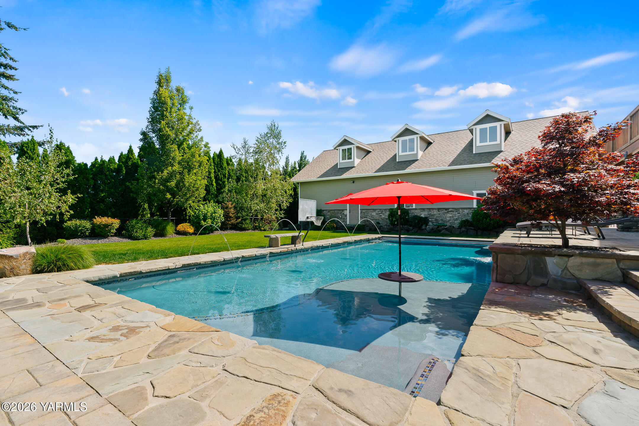 7027 Scenic Dr