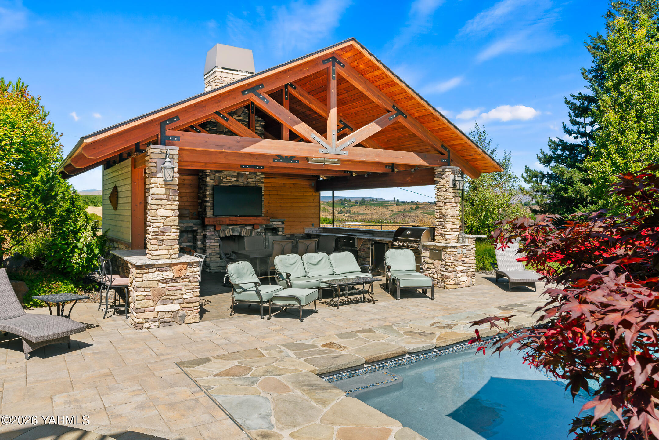7027 Scenic Dr