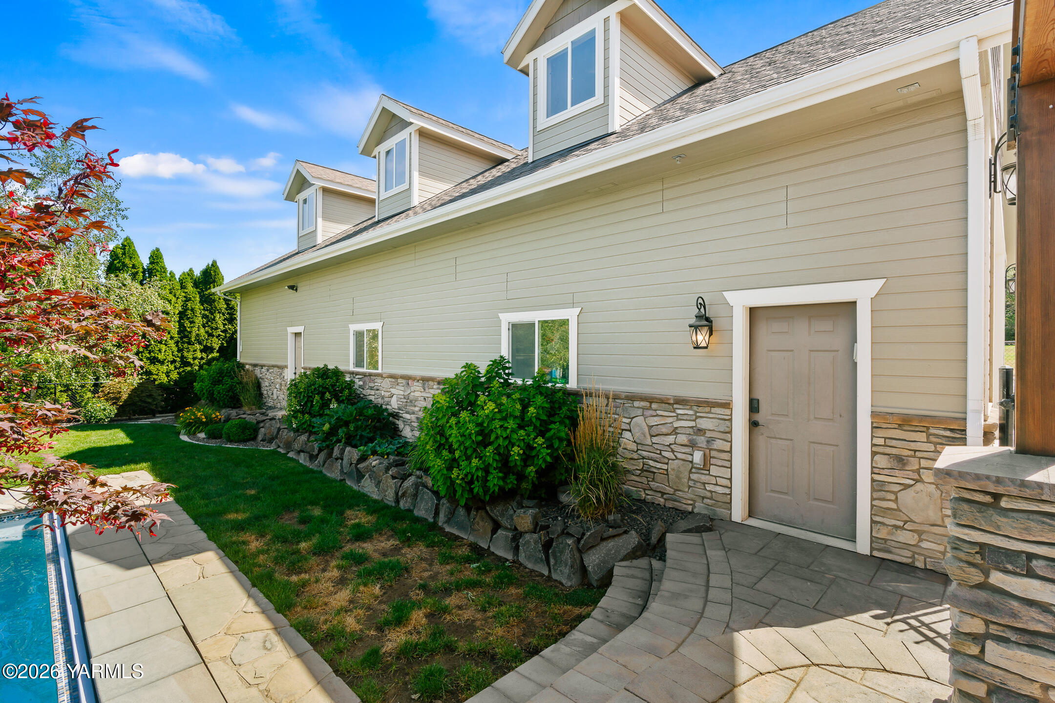7027 Scenic Dr