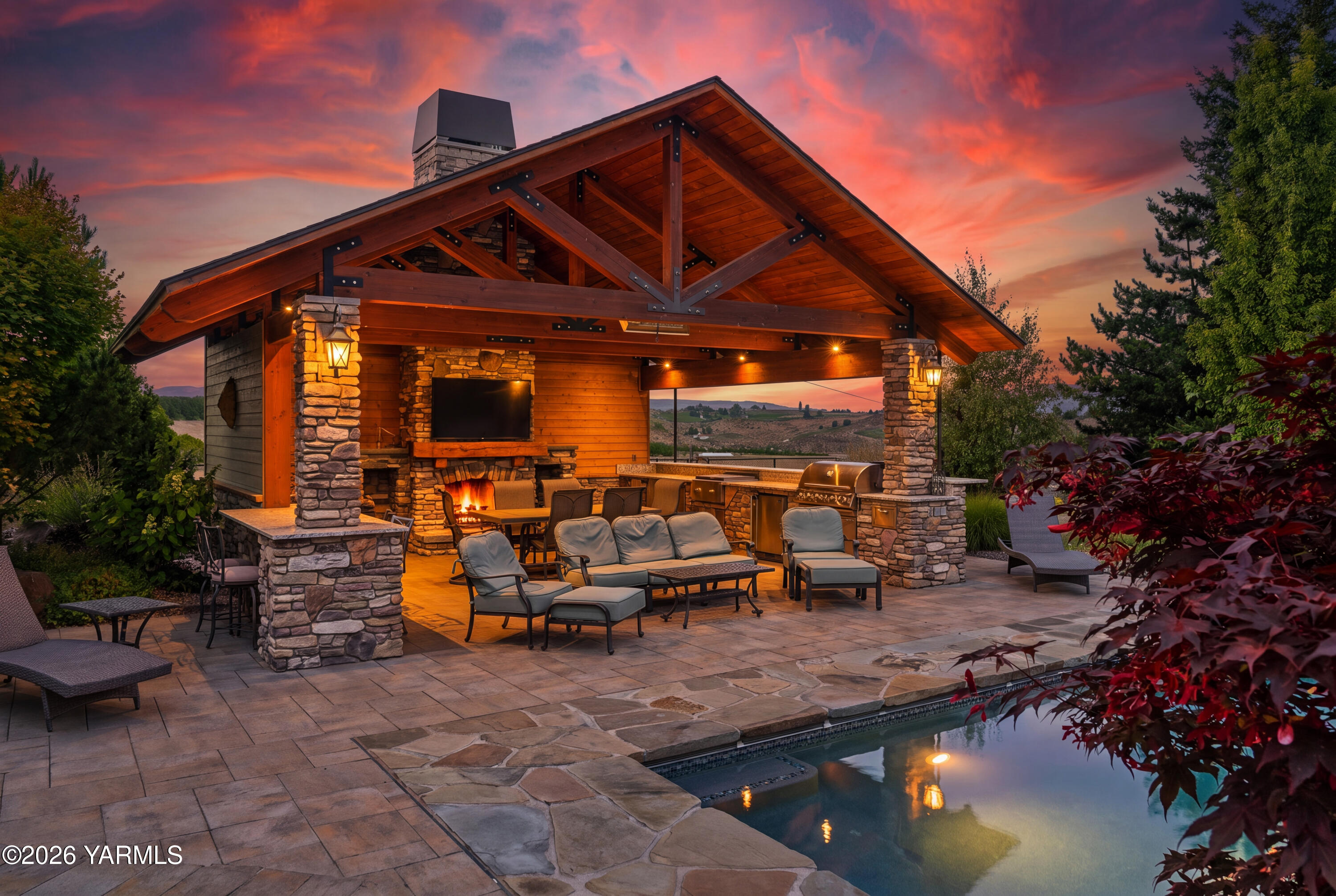 7027 Scenic Dr