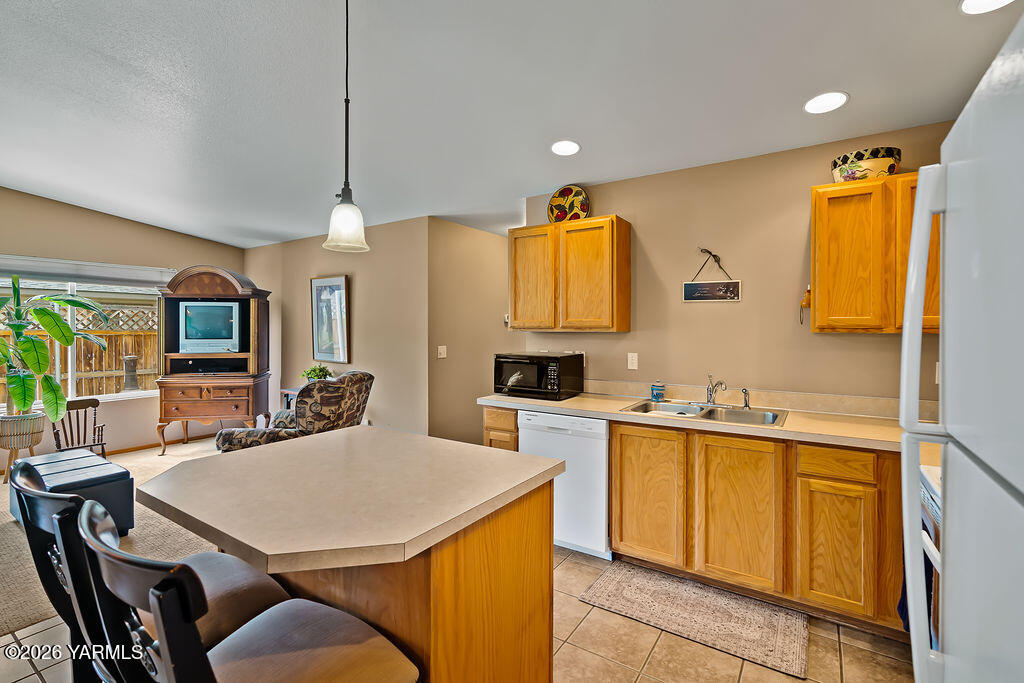 1307 S 75th Ave Unit: #1