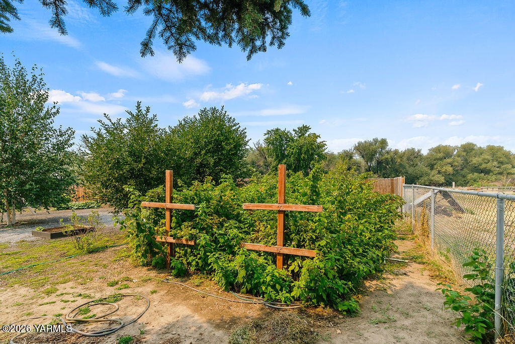 7913 Ahtanum Rd