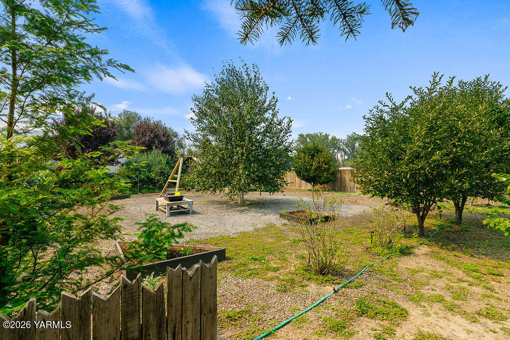 7913 Ahtanum Rd
