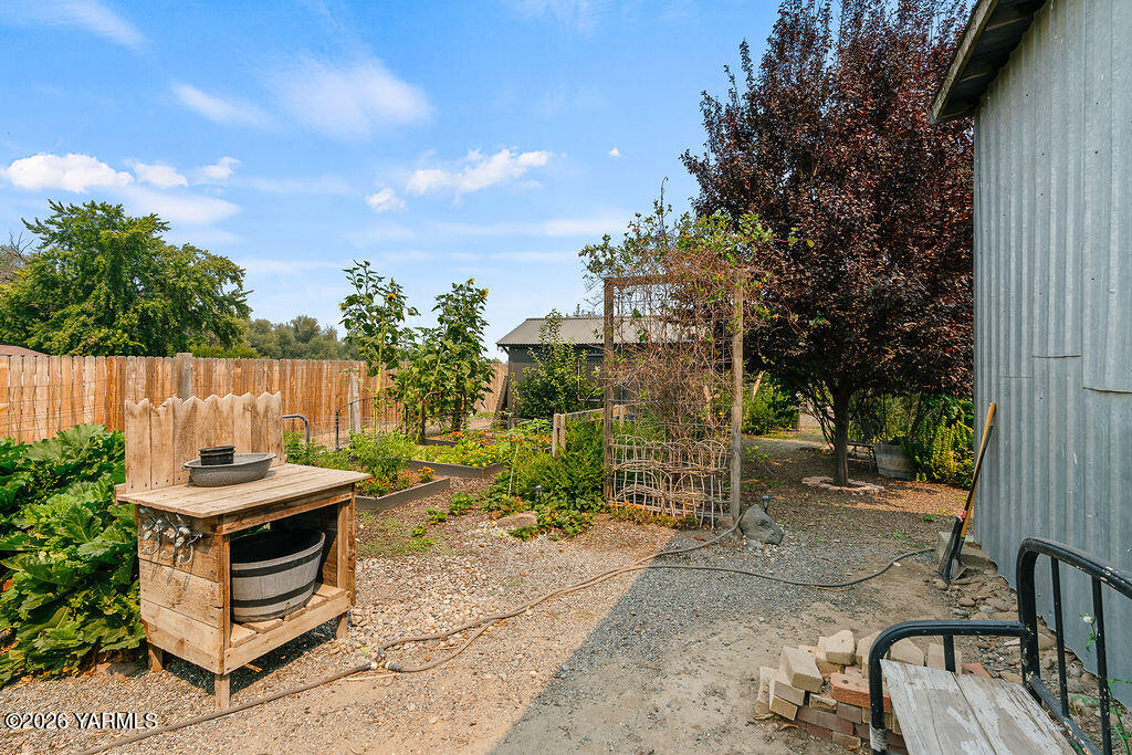 7913 Ahtanum Rd