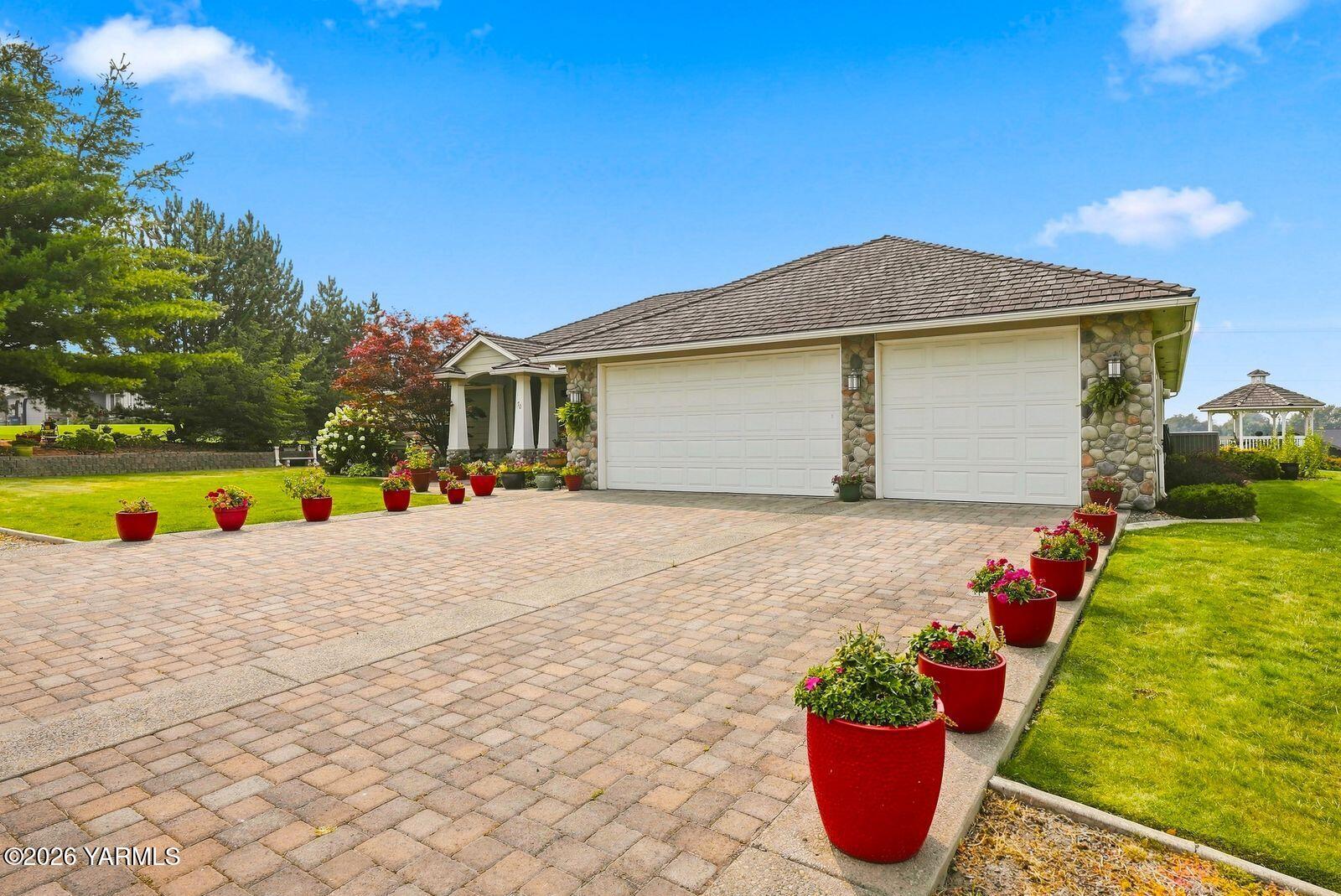 70 Canyon Gate Ln