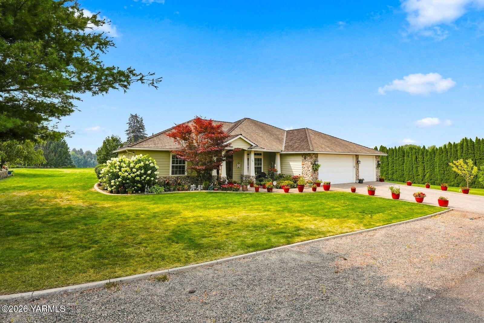 70 Canyon Gate Ln