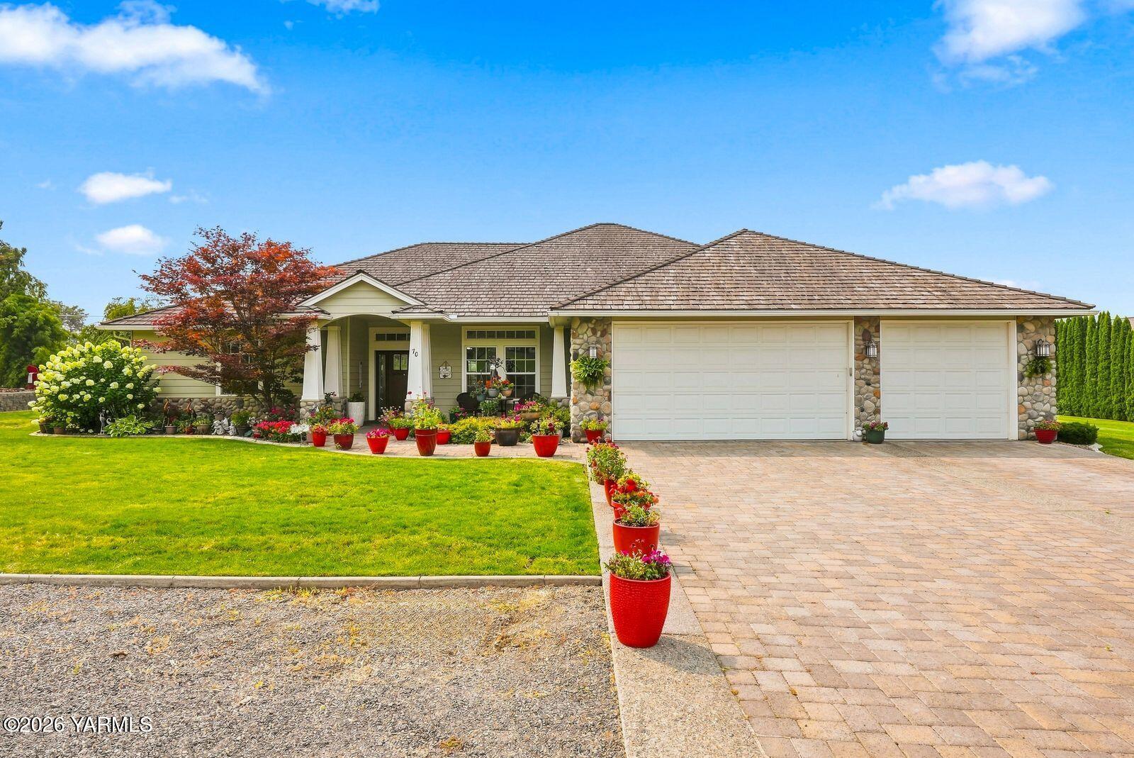 70 Canyon Gate Ln